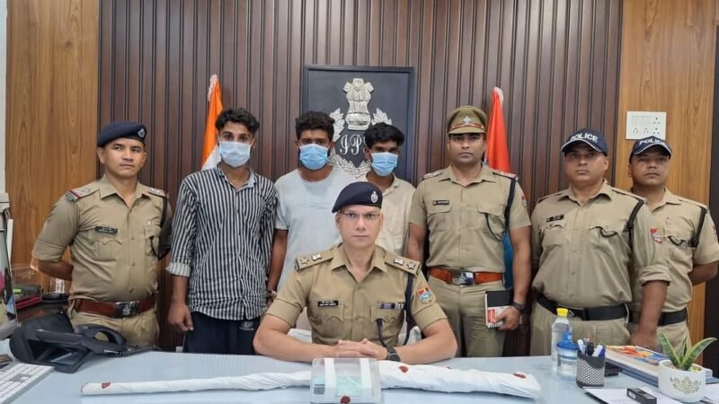 युवक के घर ताबडतोड़ फायरिंग करने के तीन आरोपी गिरफ्तार