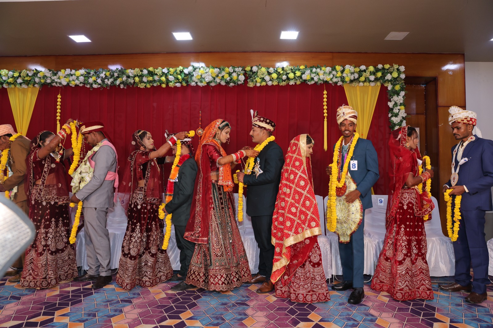 सामूहिक विवाह में 10 जोड़े शादी के बंधन में बंधे