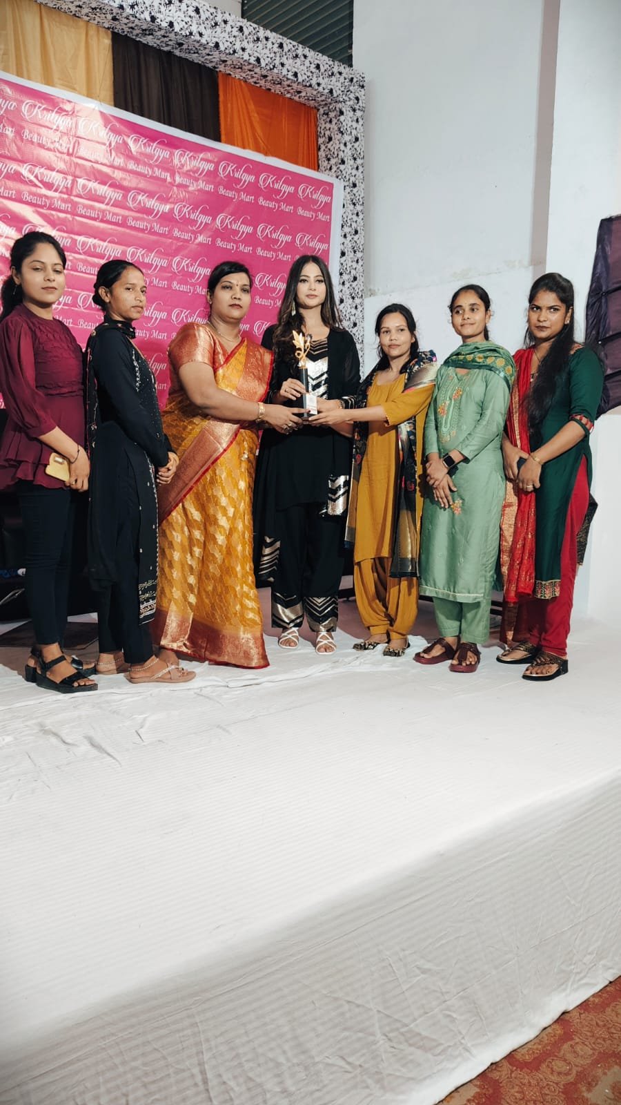 डॉ रेखा सर्वश्रेष्ठ सामाजिक कार्यकर्ता के रूप में सम्मानित