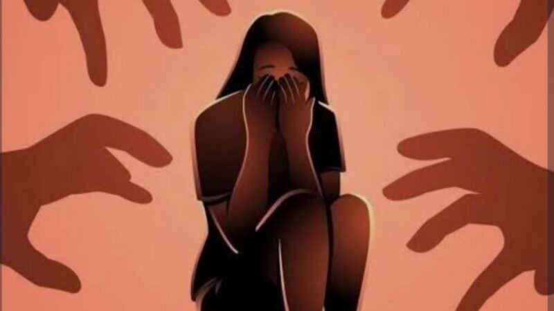 किशोरी को अगवा कर घर मे बंधक सूचना पर पुलिस ने कराया मुक्त आरोपी नशे की गोलियां देकर करते रहे दुष्कर्म