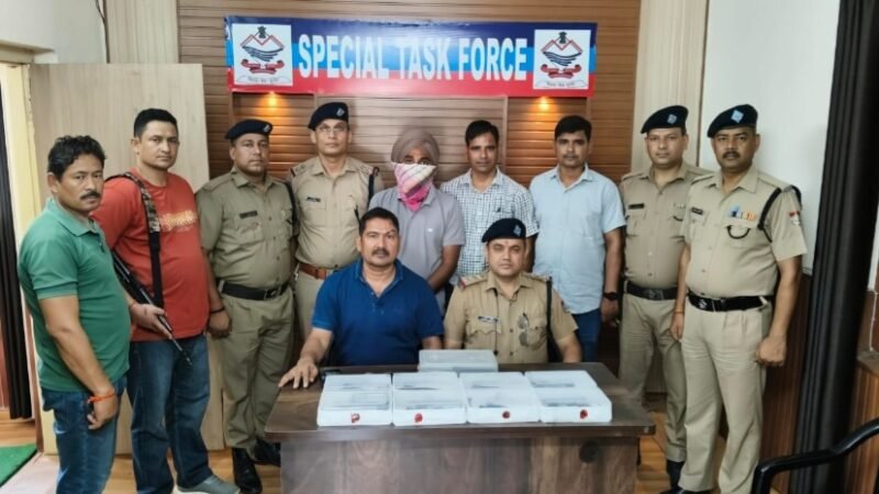 अंतरराज्यीय असलहा तस्कर आठ पिस्टल के साथ गिरफ्तार
