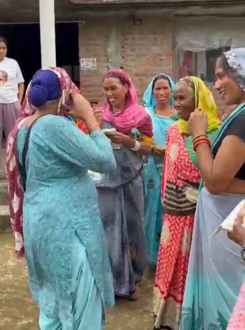 प्रधान पद की उम्मीदवार स्नेहलता राणा ने किया जनसंपर्क, कहा, विकास ही उनकी प्राथमिकता