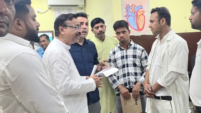 सितारगंज उपजिला चिकित्सालय में हंगामा, मरीजों व गर्भवती महिलाओं ने खोली पोल, भाजपा नेताओं ने जताई नाराज़गी