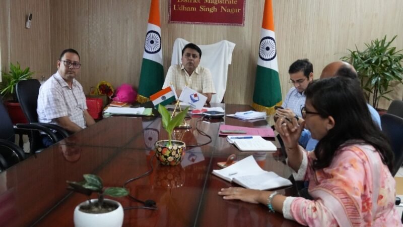 लाइब्रेरी का संचालन कर युवाओं को शीघ्र पहुंचाएं लाभ: डीएम