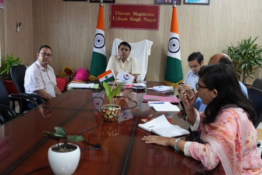 लाइब्रेरी का संचालन कर युवाओं को शीघ्र पहुंचाएं लाभ: डीएम