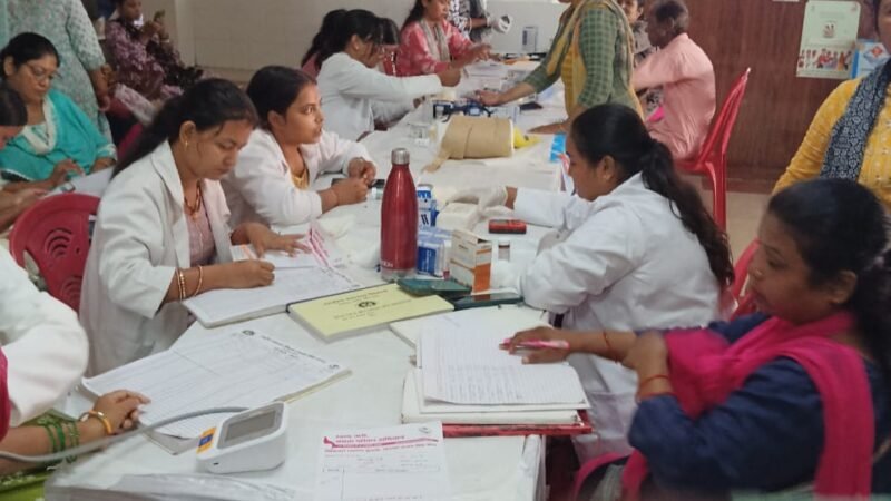 विश्व अल्माइजर दिवस पर खटीमा में लगा शिविर