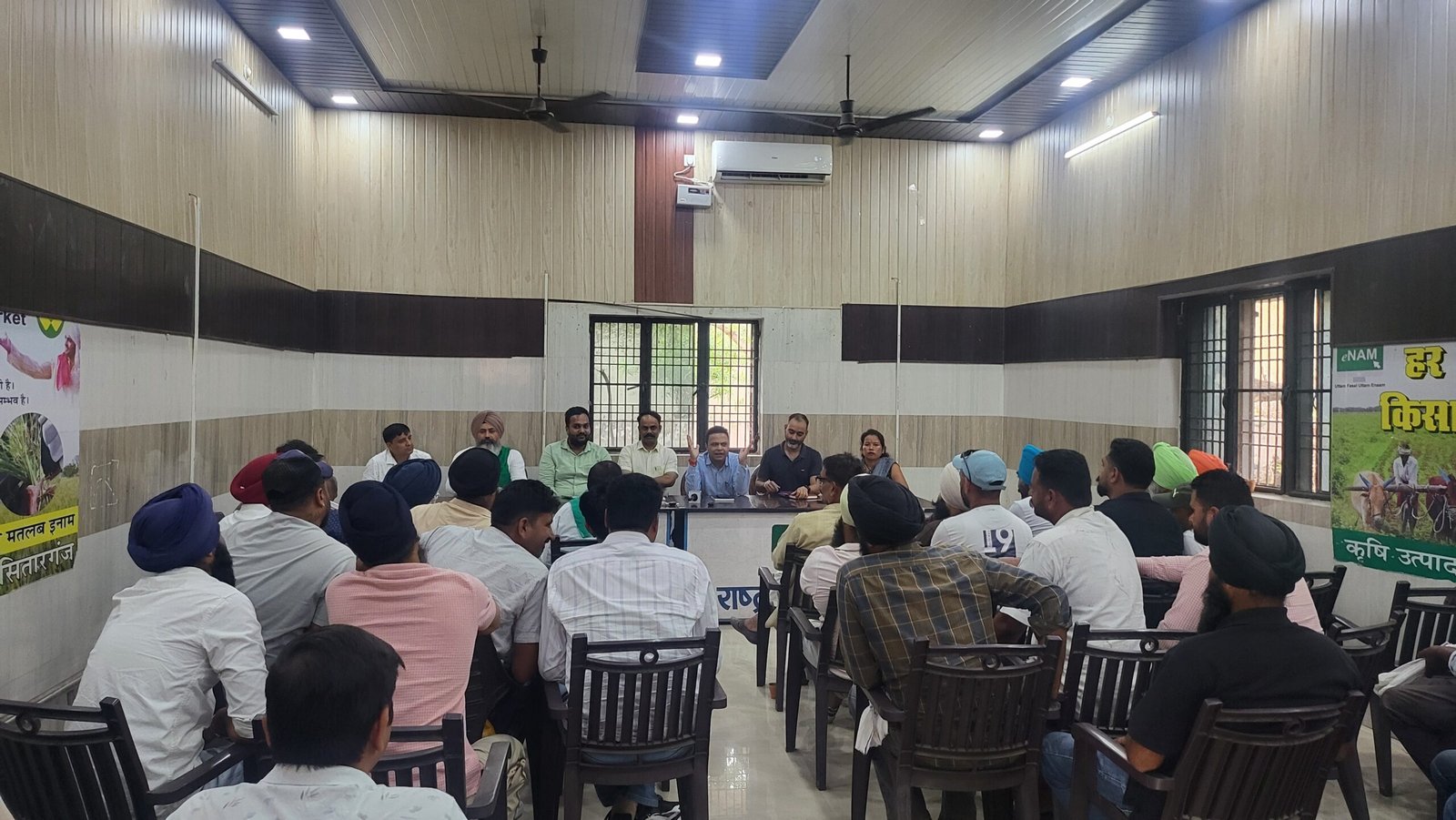 धान खरीद में किसी तरह की न हो लापरवाही : एसडीएम