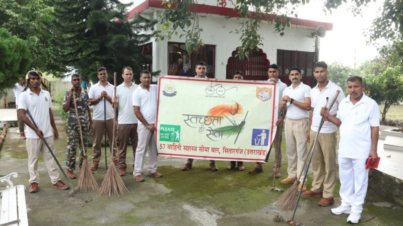 गांधी जयंती पर सिद्ध गर्ब्यांग गांव के मंदिर परिसर में चला सफाई अभियान         