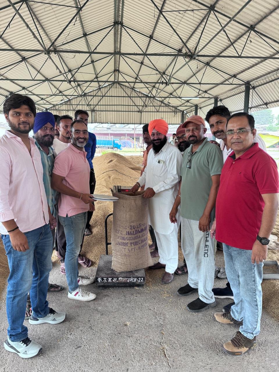 एसडीएम ने धान क्रय केंद्रों का किया निरीक्षण