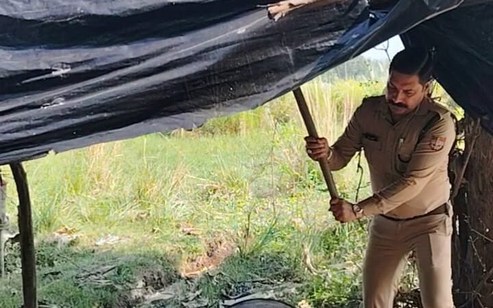 पुलिस ने नष्ट की कच्ची शराब की भट्ठियां